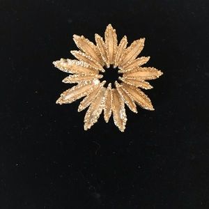 ‼️SOLD‼️ Vintage Avon gold burst pin